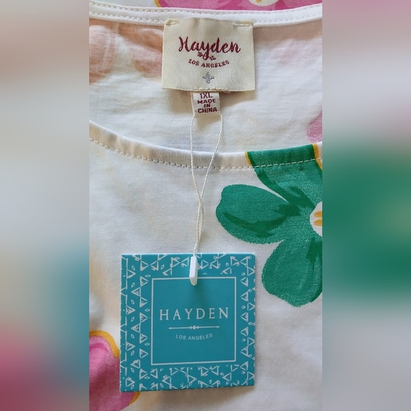 DAILYLOOK HAYDEN DAISY PUFF SLEEVES BLOUSE. - Picture 4 of 6